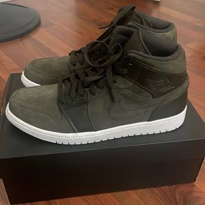 Air Jordan 1 Mid